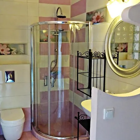 Red Rose Artistsvillas *