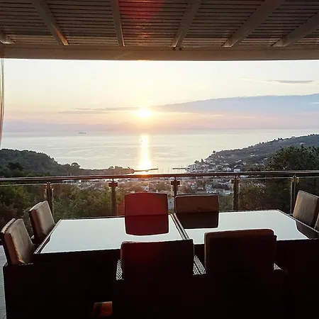 Red Rose Artistsvillas *