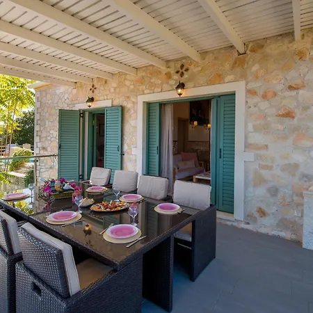 Red Rose Artistsvillas *