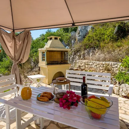 Artistsvillas-red Rose Villa *