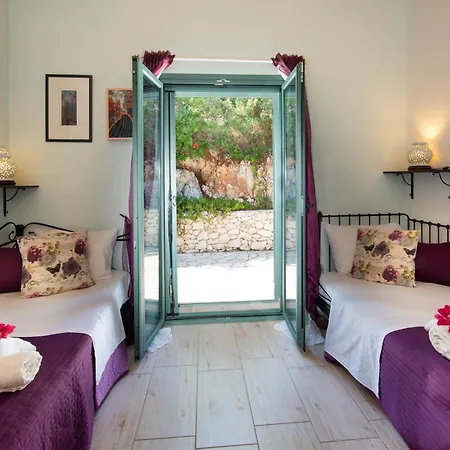 Artistsvillas-red Rose Villa