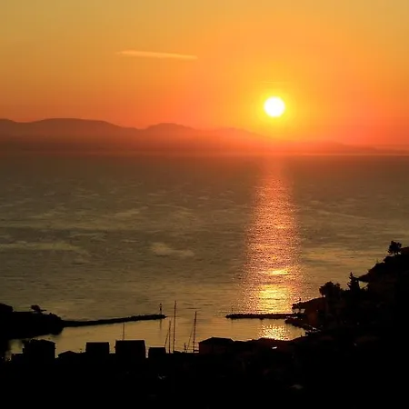 Red Rose Artistsvillas Gaios