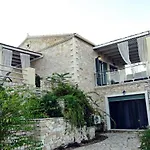 Artistsvillas-Red Rose וילה גאיוס