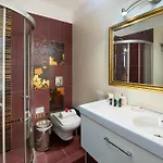 Artistsvillas-Red Rose