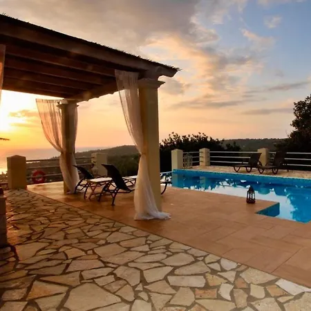 Red Rose Artistsvillas ガイオス