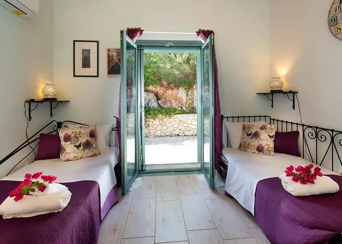 Red Rose Artistsvillas Villa
