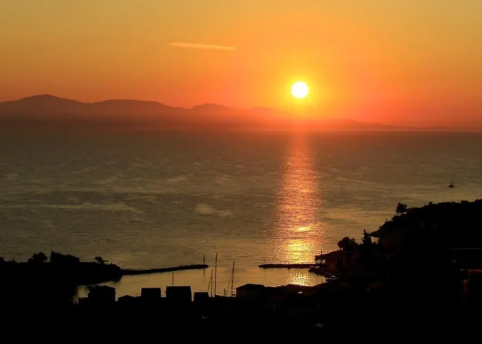 Artistsvillas-Red Rose Gaios